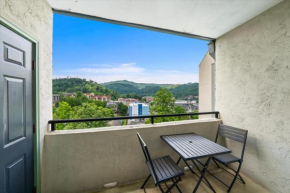 Luxurious 2BR VIEWS! Walking Distance to Dwtn Gatlinburg!